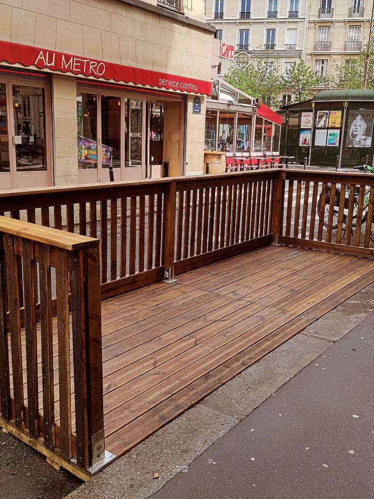 Terrasse estivale éphémère