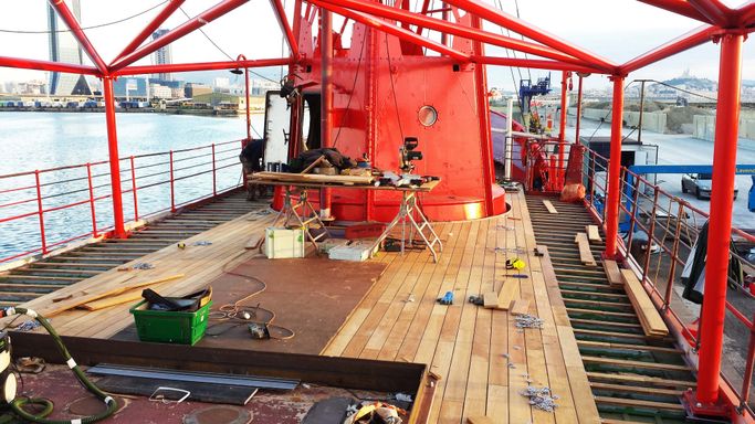 terrasse bois bateau phare