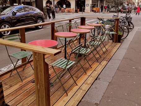 Terrasse estivale éphémère